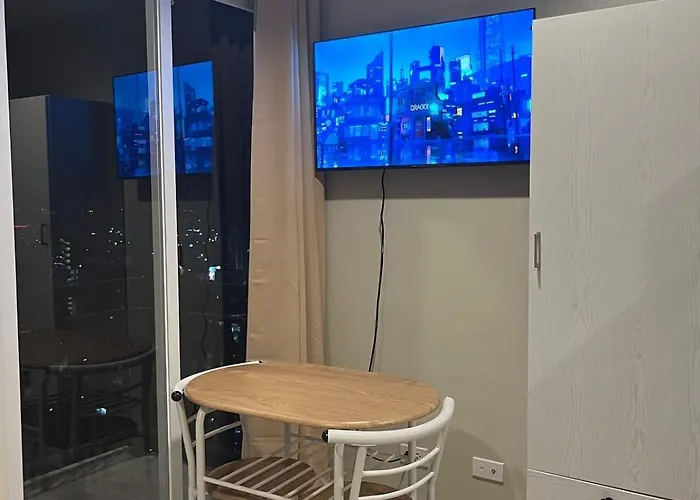 Cozy Across Ayala Mall Apartment *
